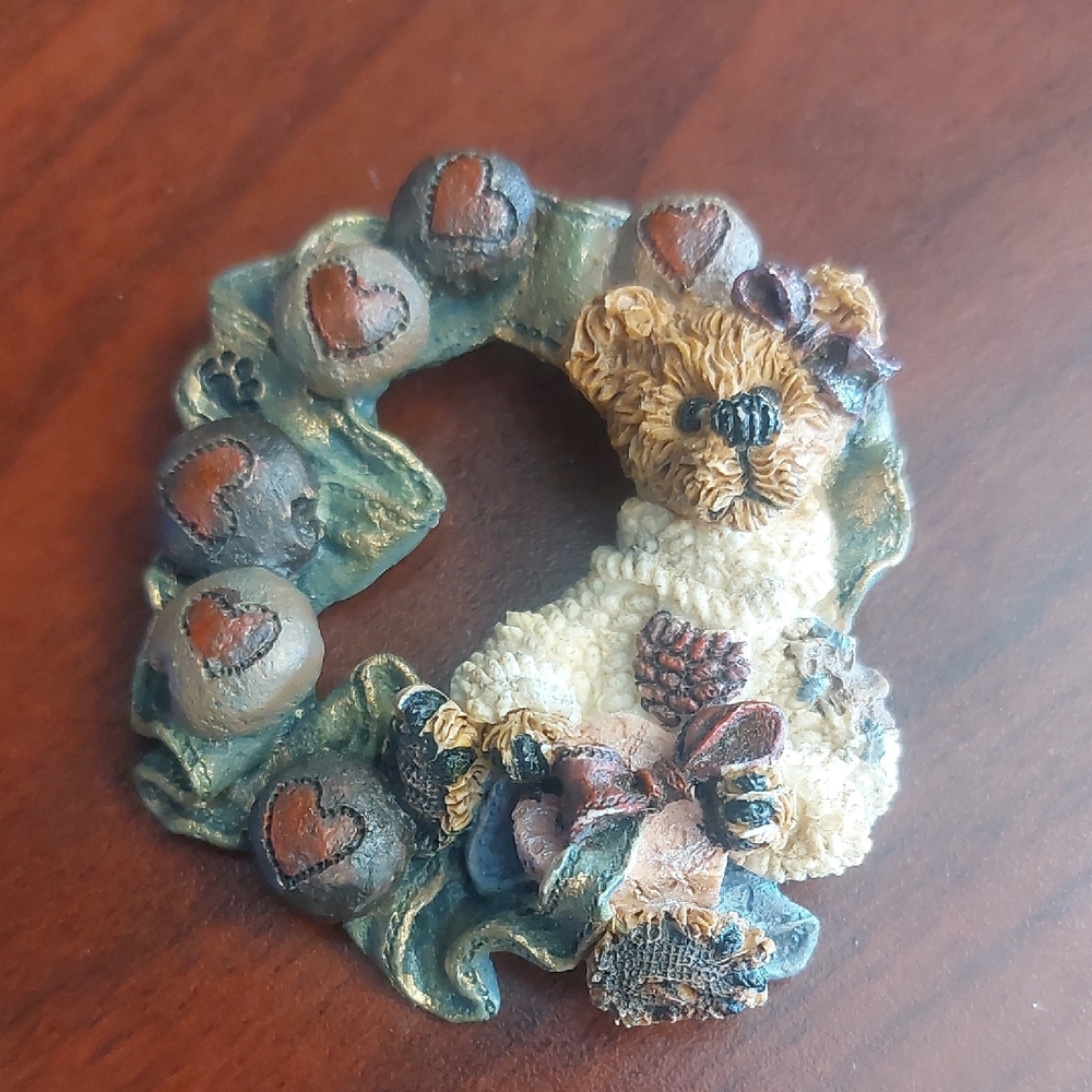 Boyds Bears Teddybear In Heart Wreath Resin Brooch Pin 2"